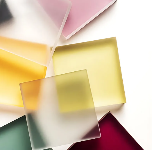 Frosted vs. Clear Acrylic: A 30-Year Manufacturer’s Guide to Choosing the Right Sheet