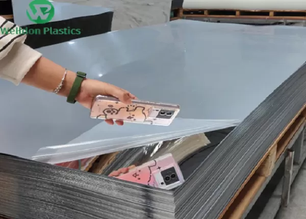 Creative application of acrylic mirror panels in decorative design